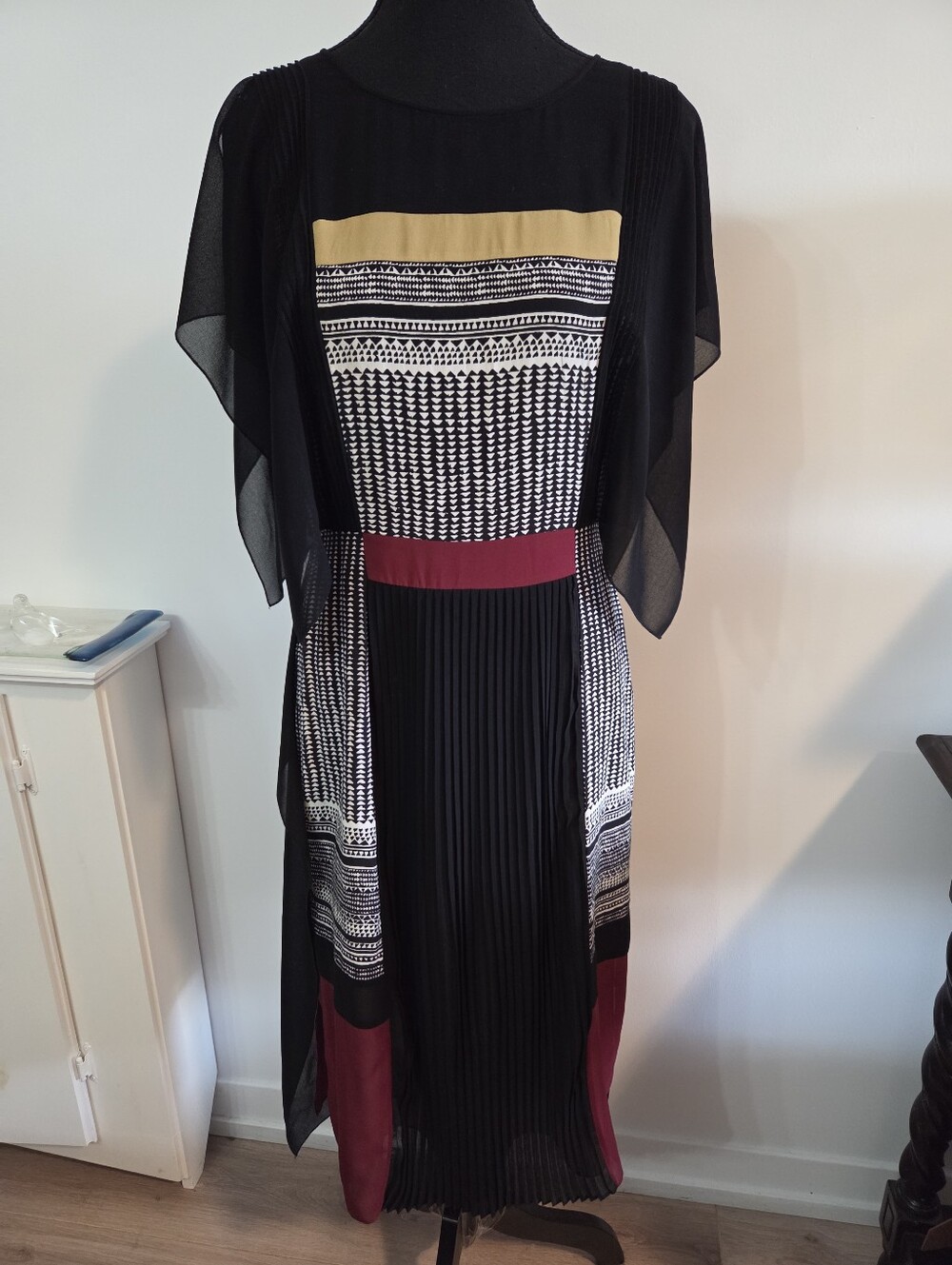 BCBG MAXAZRIA "Caterina" Runway Silk print pleated midi dress Sz S - Picture 4 of 15